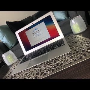 🚨SOLD🚨APPLE MACBOOK AIR 13in LAPTOP /TURBO BOOST